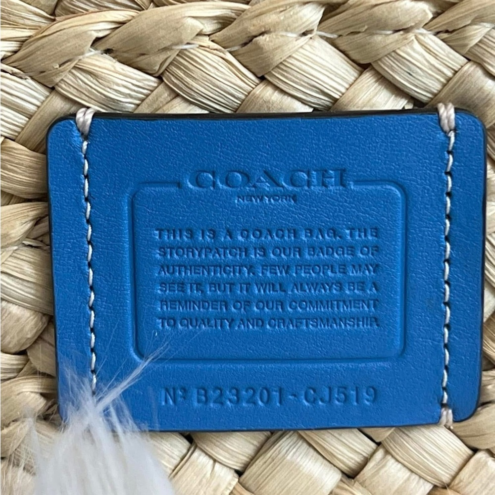 CJ519 - Coach Small Tote - Picture 7 of 13